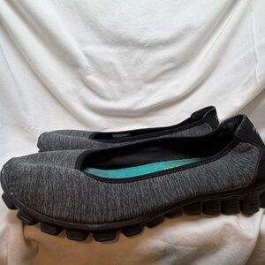 Skechers EZ Flex 2 Slip On Shoes Womens Size 8 Grey Walkign Shoes Memory Foam